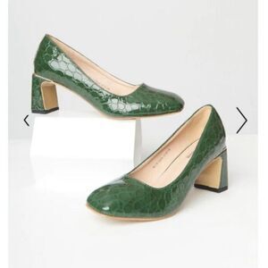 Unique Vintage Shoes Size 5 Green Crocodile Embossed Pumps